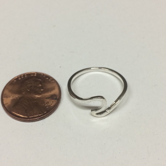 Wave Statement Silver Ring - Picture 8 of 8